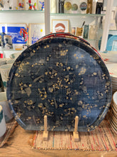 Load image into Gallery viewer, Plateau japonais 1/2 lune bleu tapisser