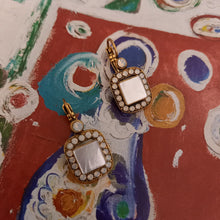 Charger l'image dans la galerie, Boucles d'oreilles dormeuses Nacre