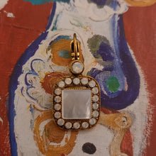 Charger l'image dans la galerie, Boucles d'oreilles dormeuses Nacre