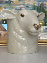 Charger l'image dans la galerie, Petit vase mouton artyana Aix en Provence