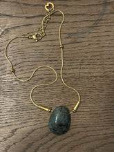 Charger l'image dans la galerie, Collier pierre artyana Aix en Provence