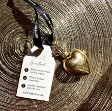 Load image into Gallery viewer, Talisman mini boîte cœur ex voto