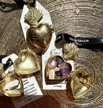 Load image into Gallery viewer, Talisman mini boîte cœur ex voto