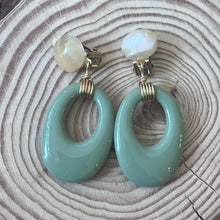 Charger l'image dans la galerie, Boucles d'oreilles résine artyana Aix en Provence