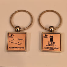 Load image into Gallery viewer, Porte clé mazart artyana Aix en Provence