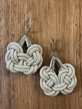 Charger l'image dans la galerie, Boucles d'oreilles passementerie artyana Aix en Provence