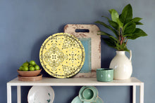 Charger l'image dans la galerie, plateau bandana en bois jaune artyana