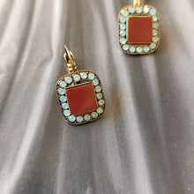 Charger l'image dans la galerie, Boucles d'oreilles dormeuses Nacre