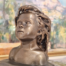 Charger l'image dans la galerie, La petite châtelaine bronze artyana Aix en Provence