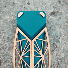 Load image into Gallery viewer, Cigale stylisée en bois