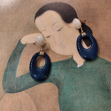 Charger l'image dans la galerie, Boucles d'oreilles résine artyana Aix en Provence