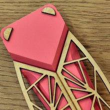 Load image into Gallery viewer, Cigale stylisée en bois