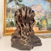 Charger l'image dans la galerie, La petite châtelaine bronze artyana Aix en Provence