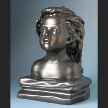 Charger l'image dans la galerie, La petite châtelaine bronze artyana Aix en Provence