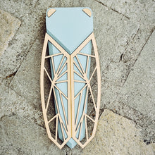 Load image into Gallery viewer, Cigale stylisée en bois