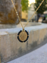 Load image into Gallery viewer, Colliers Médaille miraculeuse Palas - Perles fantaisie