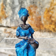 Charger l'image dans la galerie, Petit bronze africain assis