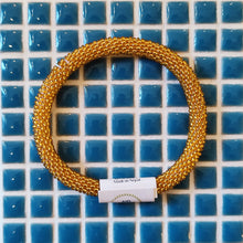 Load image into Gallery viewer, Bracelet en perles du Népal - Doré