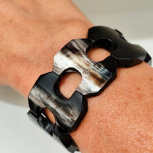 Load image into Gallery viewer, Bracelets manchettes laqués