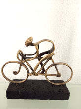 Charger l&#39;image dans la galerie, Cycliste bronze
