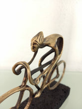 Charger l&#39;image dans la galerie, Cycliste bronze
