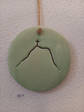 Charger l'image dans la galerie, Médaillon de mur à accrocher - montagne Sainte Victoire