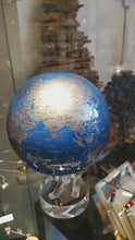 Load and play video in Gallery viewer, video globe bleu et gris métallisé