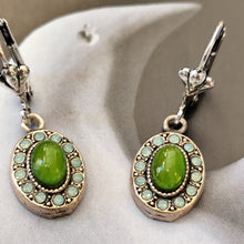 Load image into Gallery viewer, Boucles d&#39;oreilles vertes Eve Rosec - Artyana Aix en Provence

