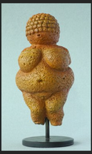 Charger l&#39;image dans la galerie, Vénus de Willendorf
