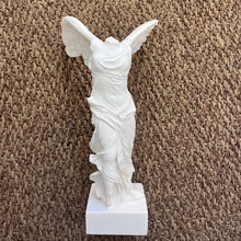 Charger l&#39;image dans la galerie, La nike de Samothrace
