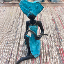 Charger l&#39;image dans la galerie, Bronze Burkina assis
