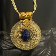 Charger l&#39;image dans la galerie, Collier scarabée Lapis-Lazuli   - Petra Waszak
