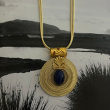 Charger l&#39;image dans la galerie, Collier scarabée Lapis-Lazuli   - Petra Waszak
