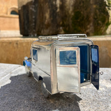 Load image into Gallery viewer, Voiture Citroën 2CV Canettes recyclées
