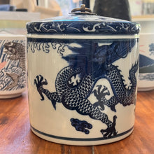 Charger l&#39;image dans la galerie, Pot Dragon en porcelaine
