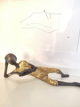 Charger l&#39;image dans la galerie, Bronze - Lectrice allongée
