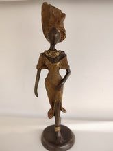 Charger l&#39;image dans la galerie, Sculpture femme bronze 21 cm
