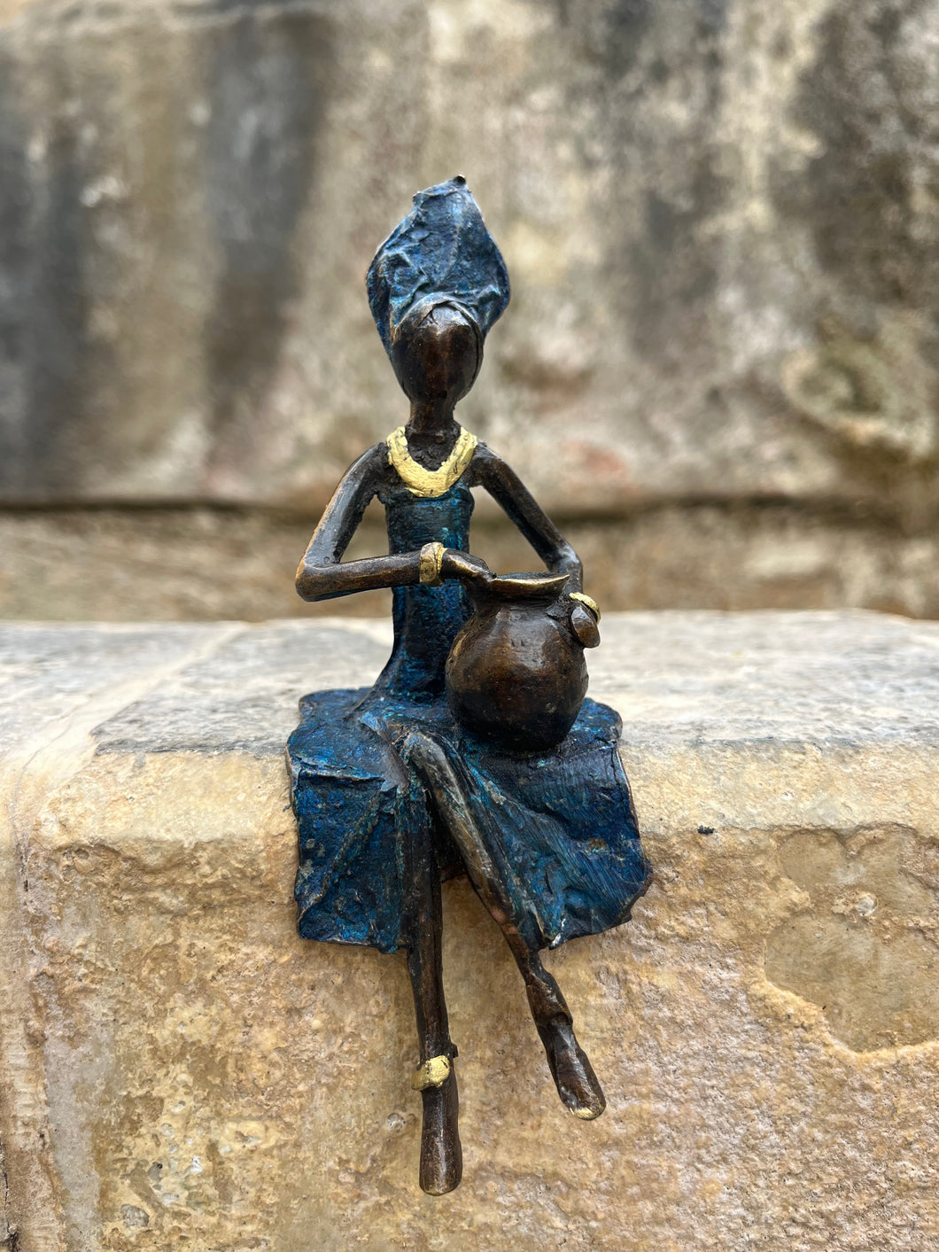 Femme bronze - assise petite