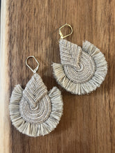 Load image into Gallery viewer, Boucles d&#39;oreilles mademoiselle Passementerie
