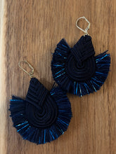 Load image into Gallery viewer, Boucles d&#39;oreilles mademoiselle Passementerie

