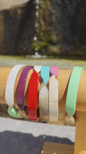 Load and play video in Gallery viewer, Bracelet Ruban laqués
