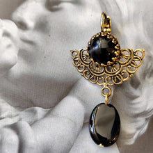 Load image into Gallery viewer, Boucles dormeuses Art Nouveau onyx Artyana Aix en Provence 
