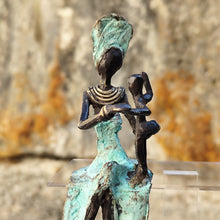 Charger l'image dans la galerie, Petit bronze africain assis
