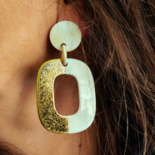 Charger l'image dans la galerie, CLIPS boucles d'oreilles laquées et dorées
