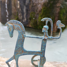 Load image into Gallery viewer, Athena sur son char - Bronze
