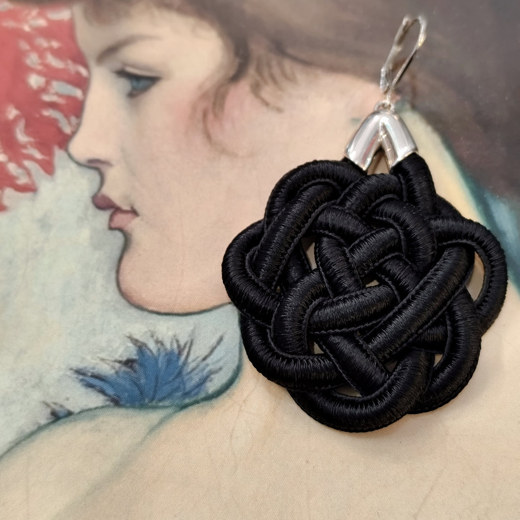 Boucles d'oreilles noires Passementerie