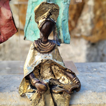 Charger l'image dans la galerie, Petit bronze africain assis
