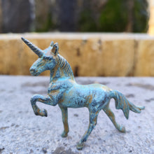 Load image into Gallery viewer, Licornes bronze
