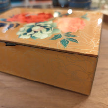 Charger l&#39;image dans la galerie, Boîte en verre
