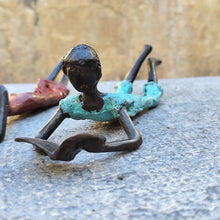 Load image into Gallery viewer, Bronze Burkina Faso allongés
